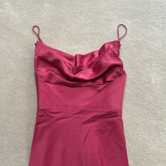 Alex Perry satin crepe draped gown - Picture 4 of 9